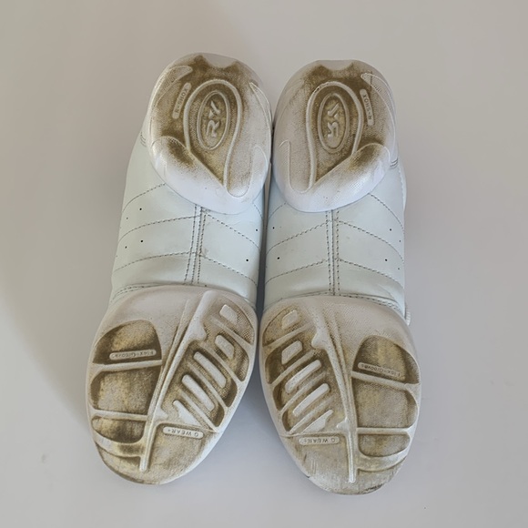 Lesove Women’s Leather Cheerleader Tumbling Shoes - Picture 4 of 8